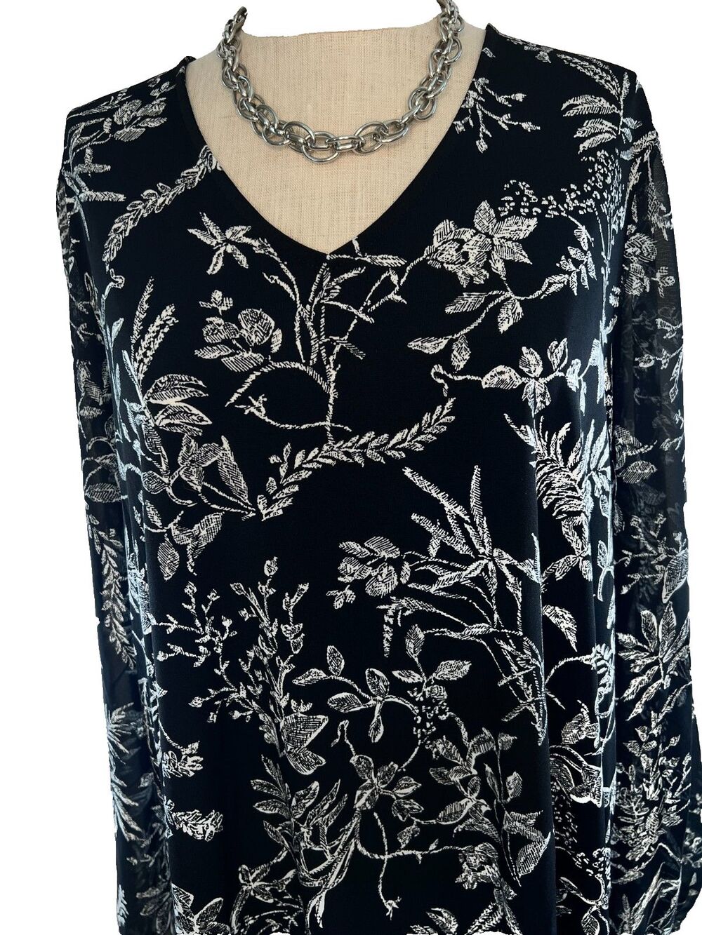 Susan Graver Black White Floral Print Scalloped Edges V-Neck Size XL